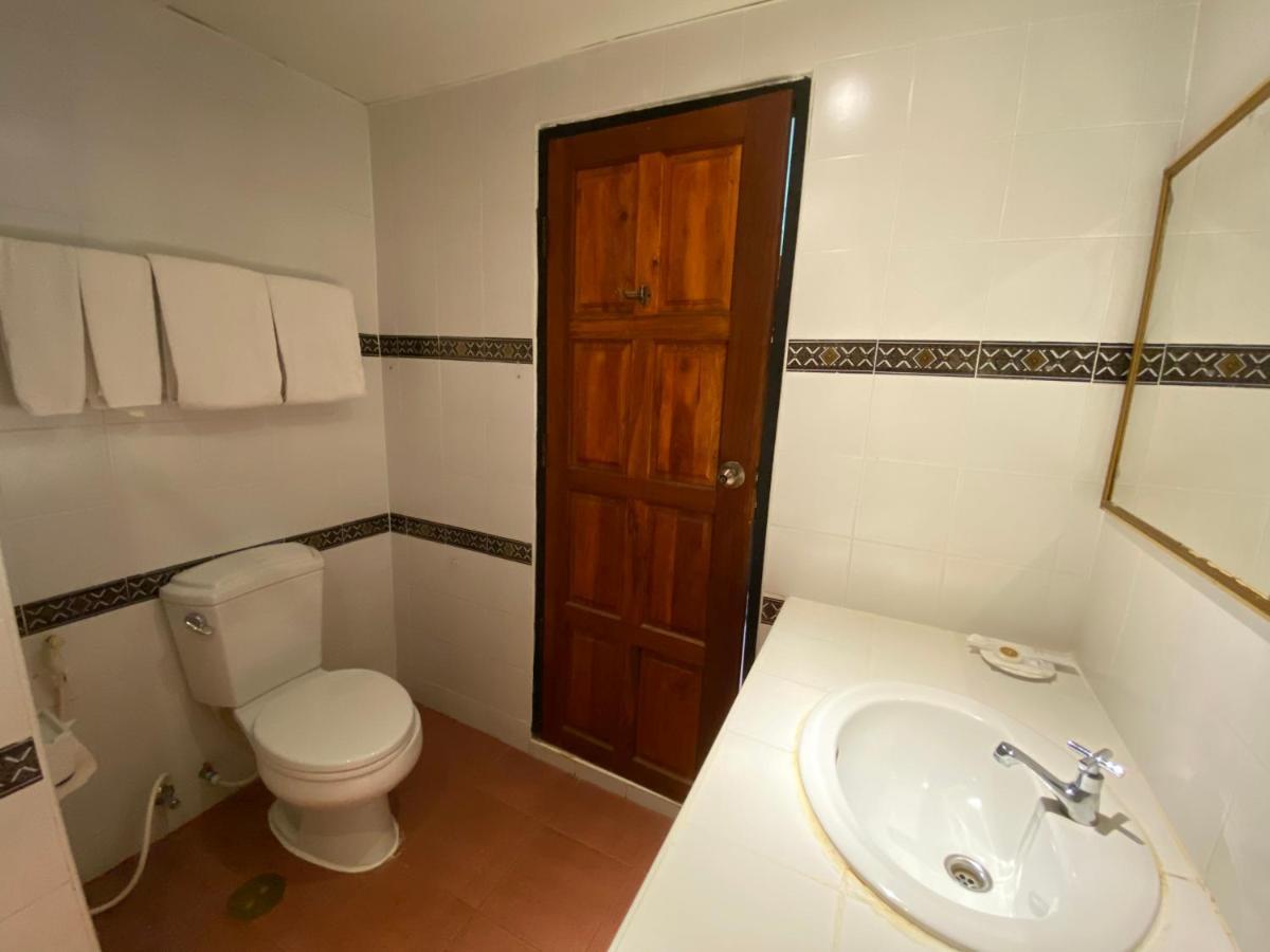 A Hotel Budget Чианг Сеeн Екстериор снимка